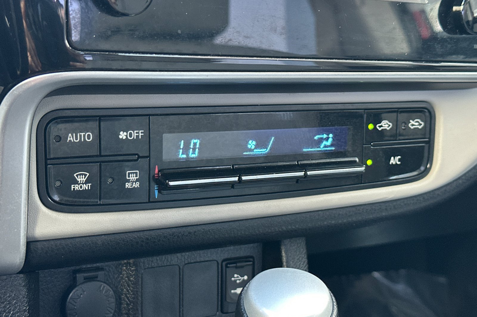 Used 2019 Toyota Corolla LE w/ Carpet Mat Package (TMS) FWD image 20