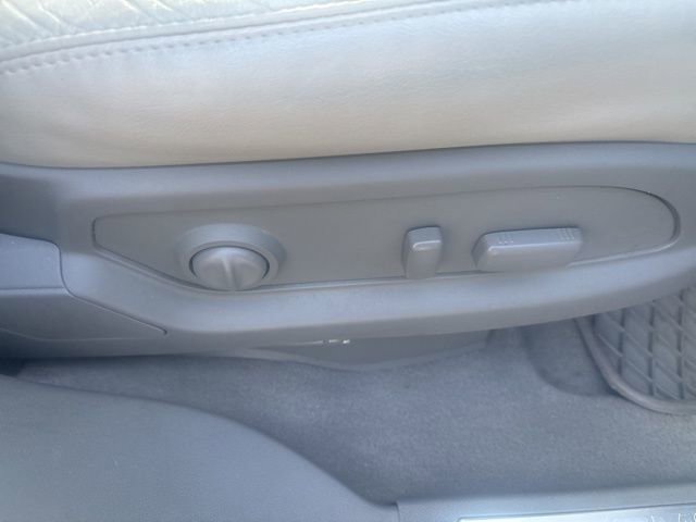 Used 2015 GMC Acadia SLT image 16