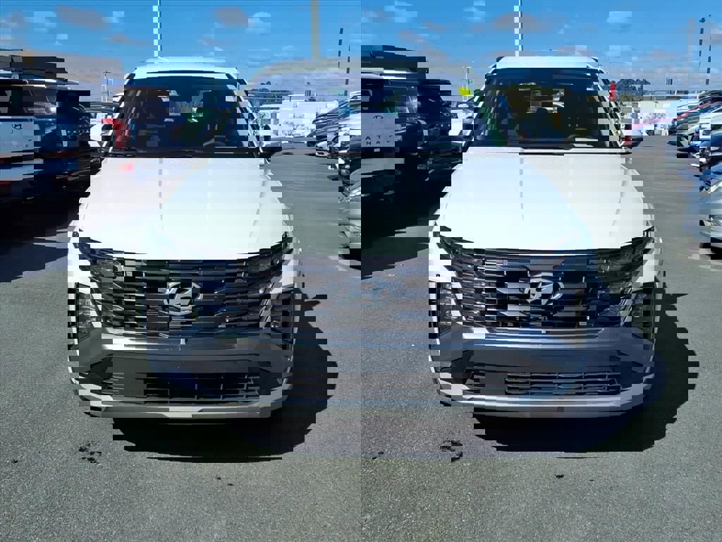 Certified 2025 Hyundai Tucson SE image 2