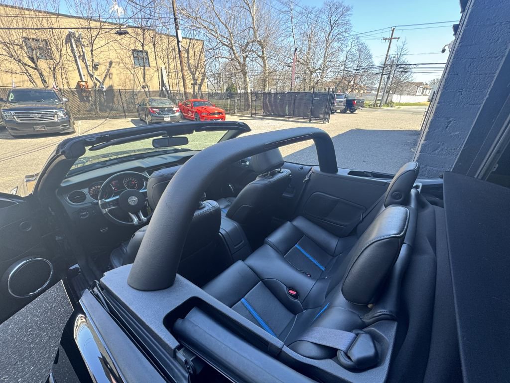 Used 2013 Ford Mustang GT Premium w/ Security Pkg RWD image 14