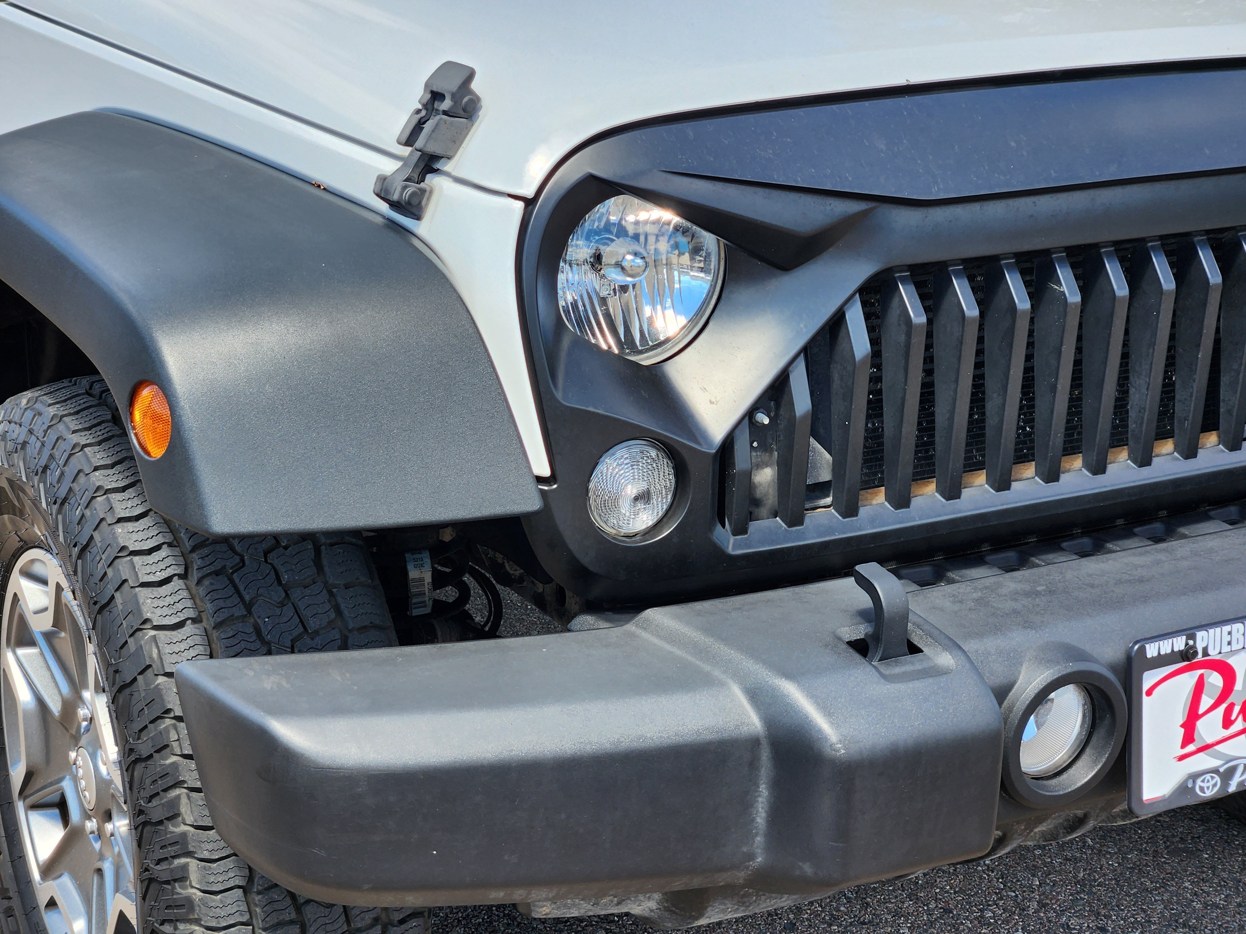 Used 2015 Jeep Wrangler Unlimited Sport w/ Connectivity Group AWD/4WD image 6