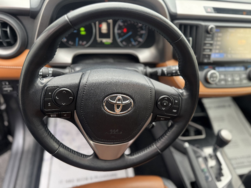 Used 2017 Toyota RAV4 Limited w/ Advanced Technology Package image 13