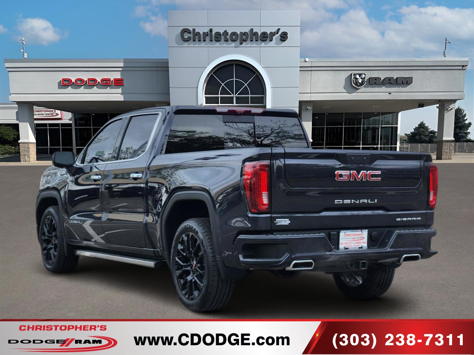 Used 2023 GMC Sierra 1500 Denali w/ Technology Package AWD/4WD image 5