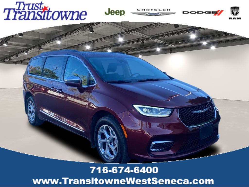 Used 2022 Chrysler Pacifica Limited w/ Uconnect Theater Family Group