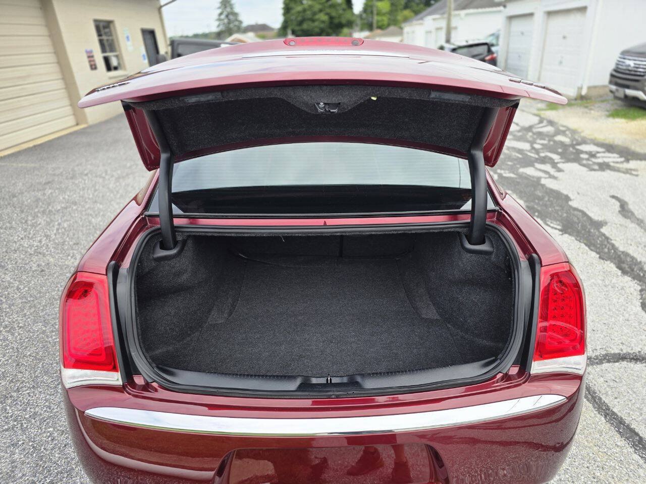Used 2019 Chrysler 300 Limited AWD/4WD image 23