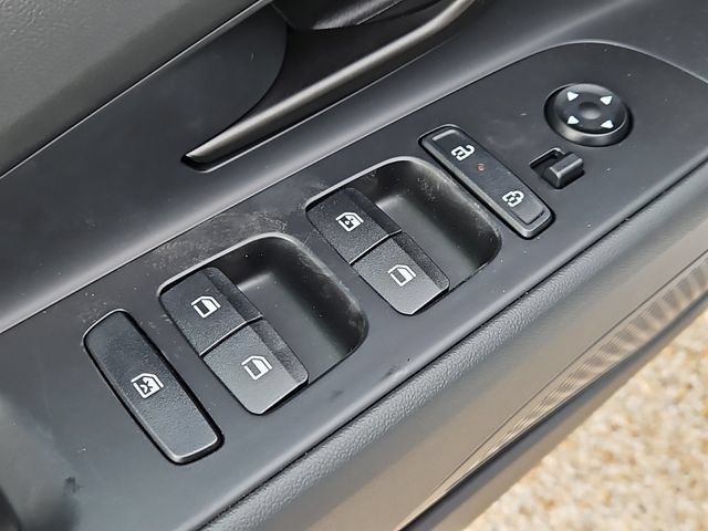 Used 2025 Hyundai Elantra SEL FWD image 19