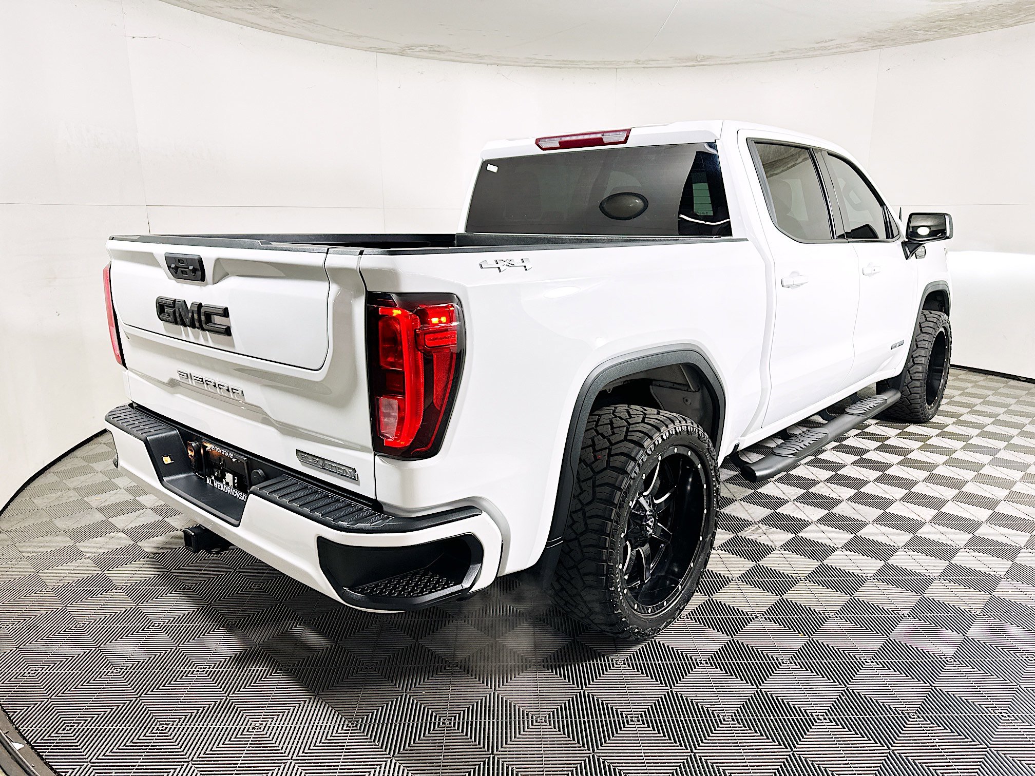 Used 2022 GMC Sierra 1500 Elevation image 3