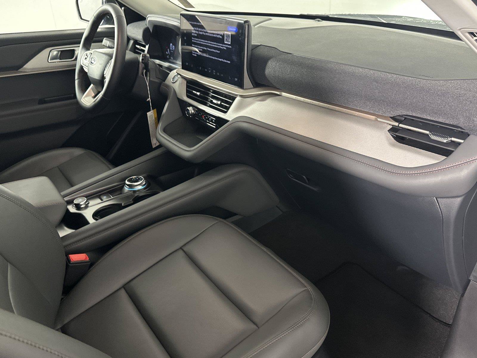 Used 2026 Ford Explorer Active w/ Active Comfort Package RWD image 16