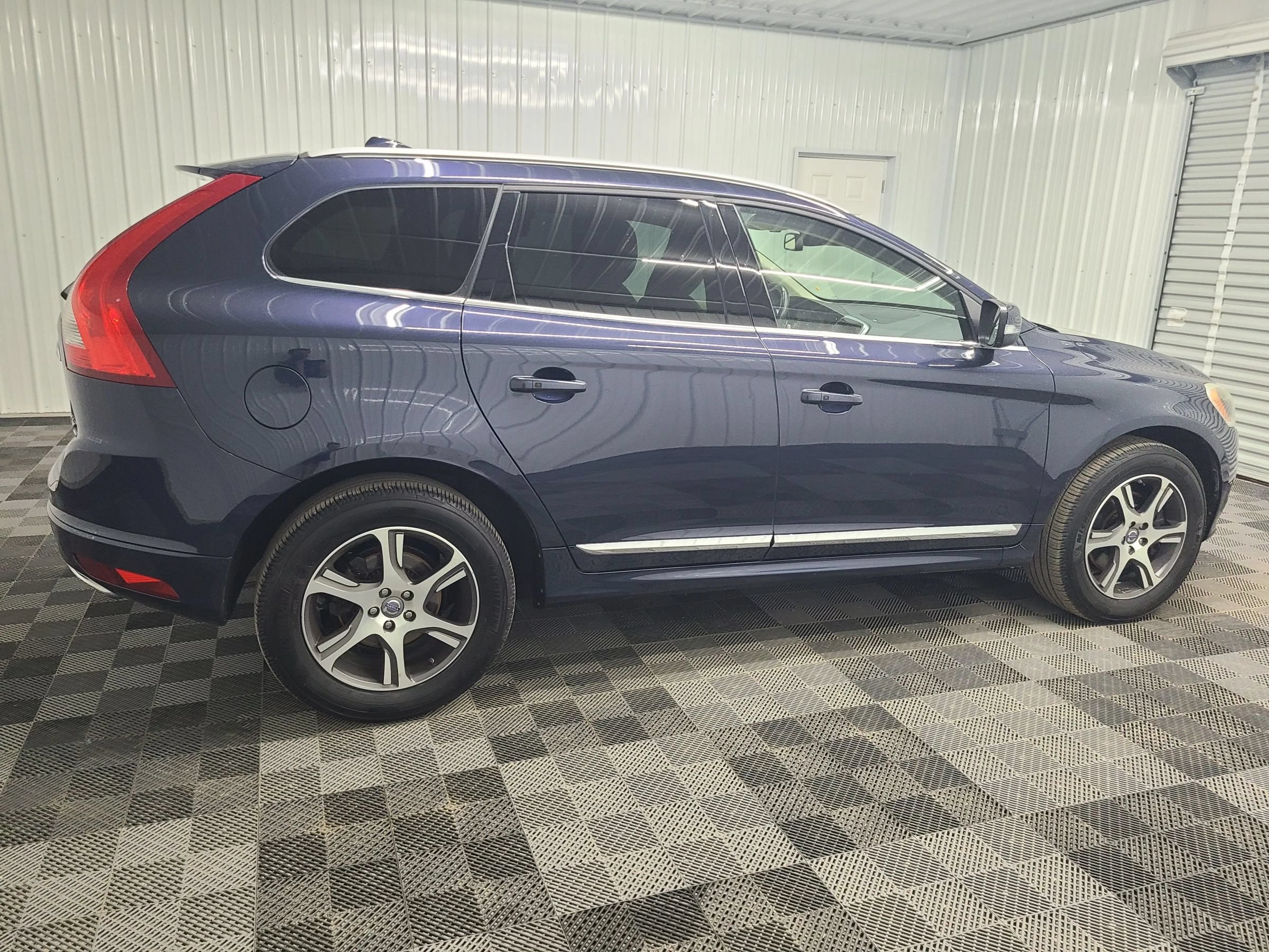 Used 2014 Volvo XC60 T6 AWD/4WD image 12