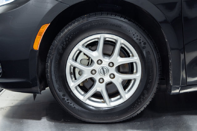 Used 2022 Chrysler Pacifica Touring-L FWD image 27