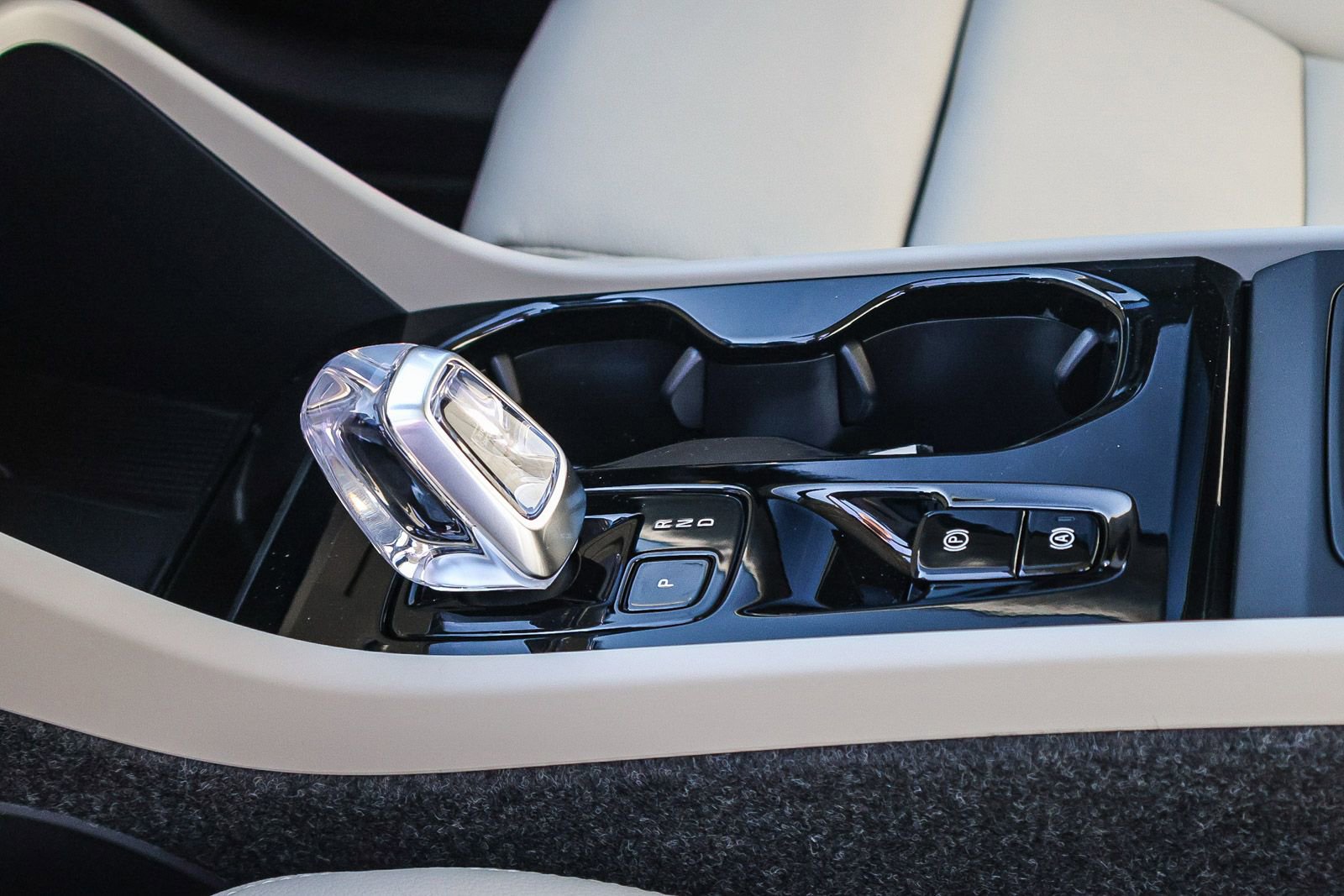 New 2026 Volvo XC40 B5 Plus w/ Protection Package Premier image 32