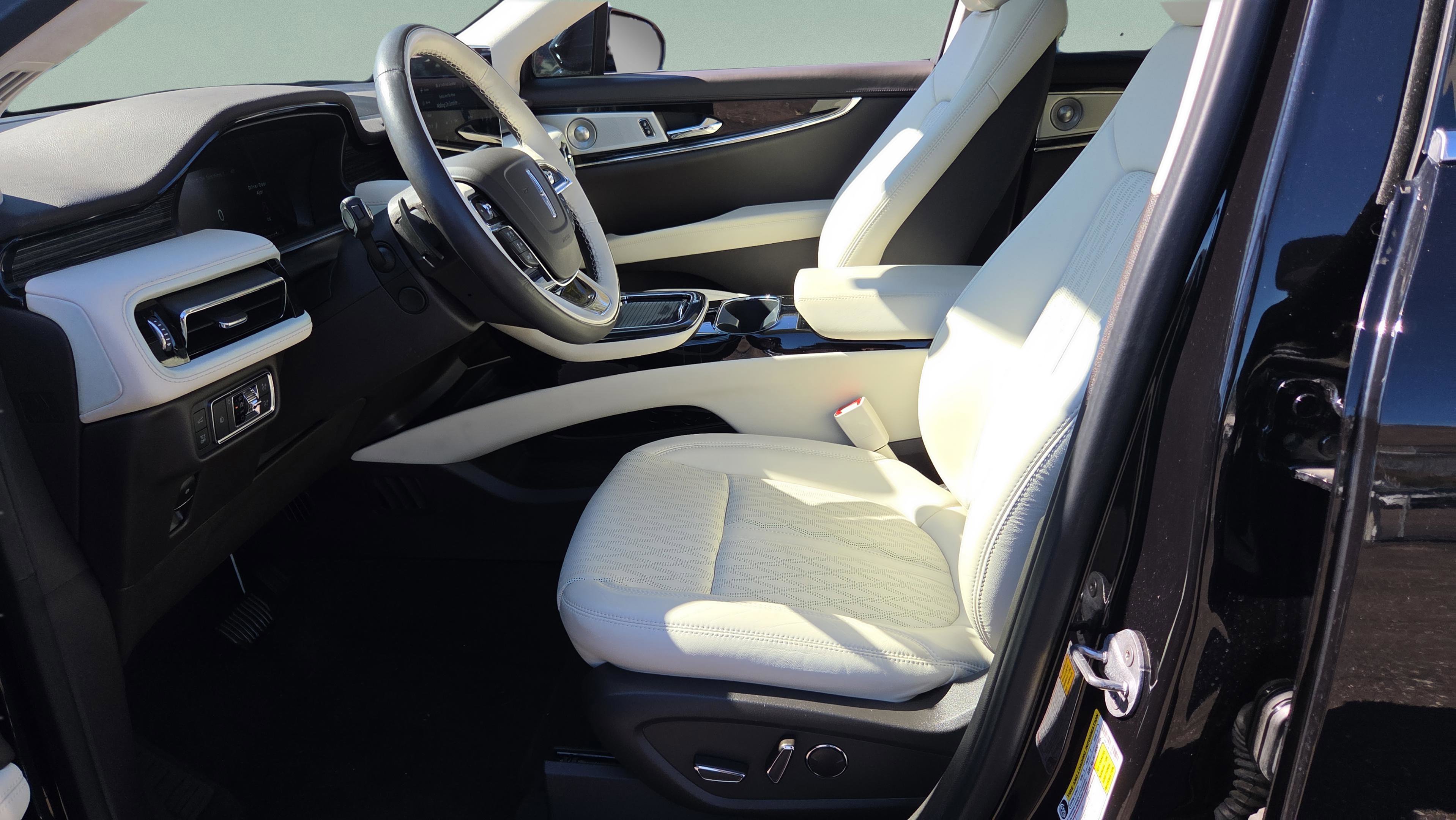 Used 2022 Lincoln Nautilus Black Label w/ Cargo Utility Package image 30