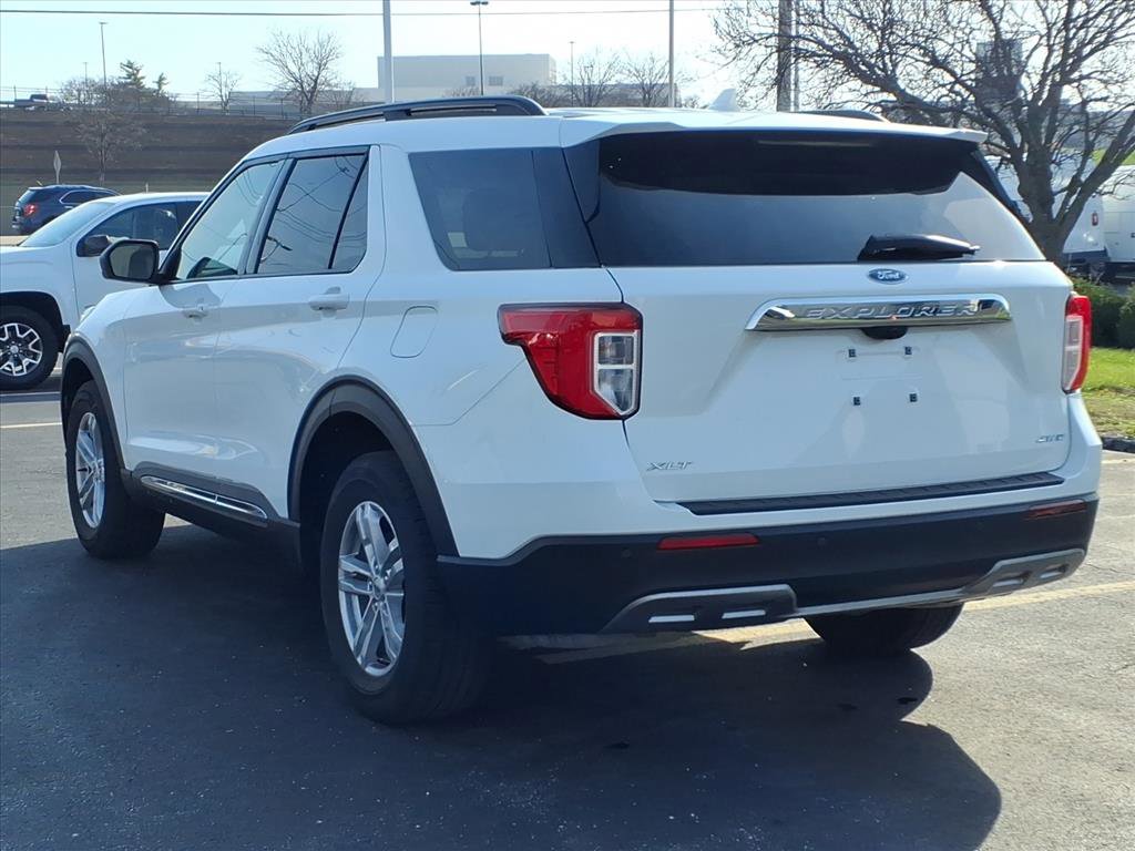 Used 2022 Ford Explorer XLT w/ Equipment Group 202A image 5
