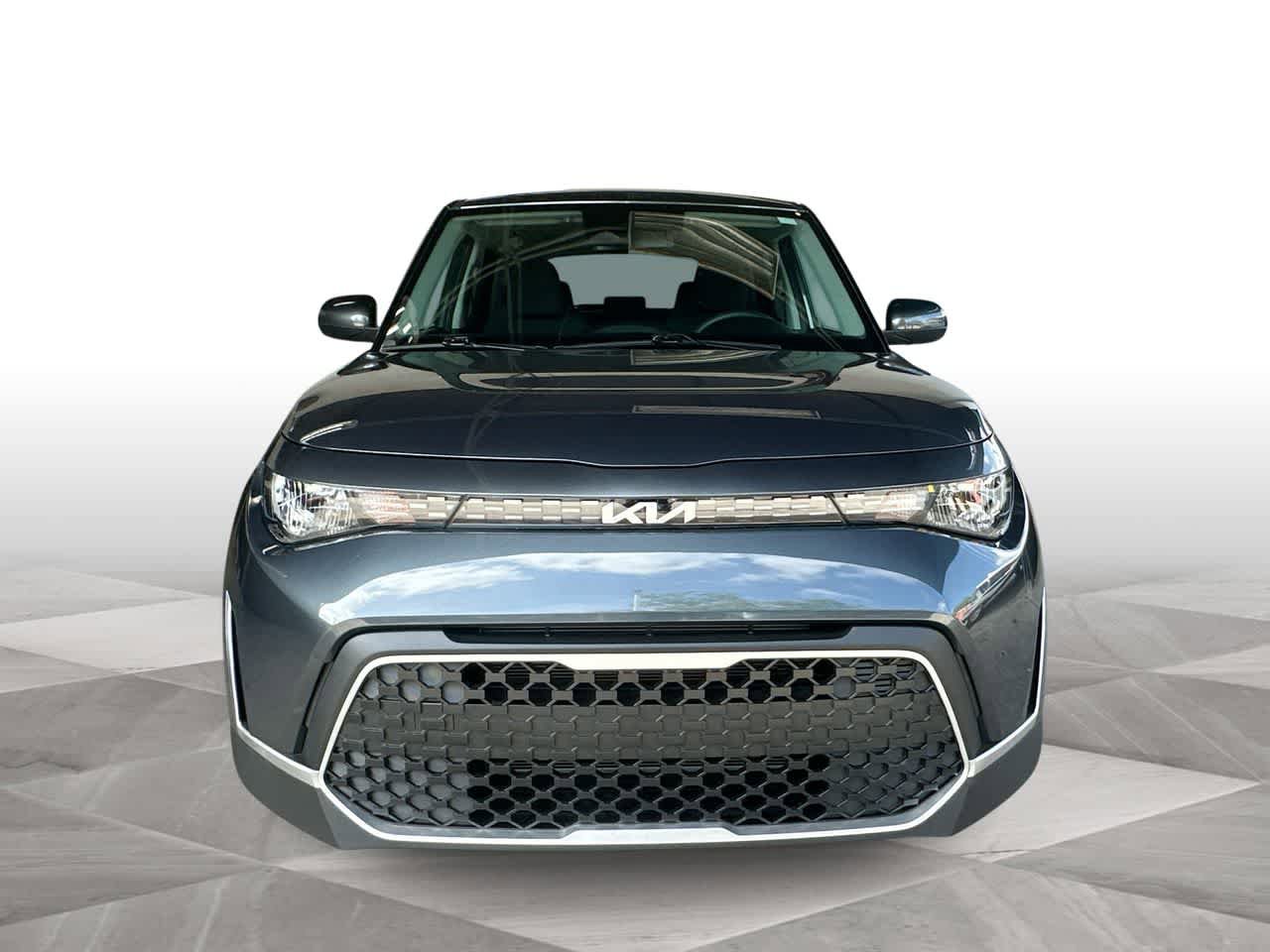 Used 2025 Kia Soul LX w/ LX Technology Package FWD image 3