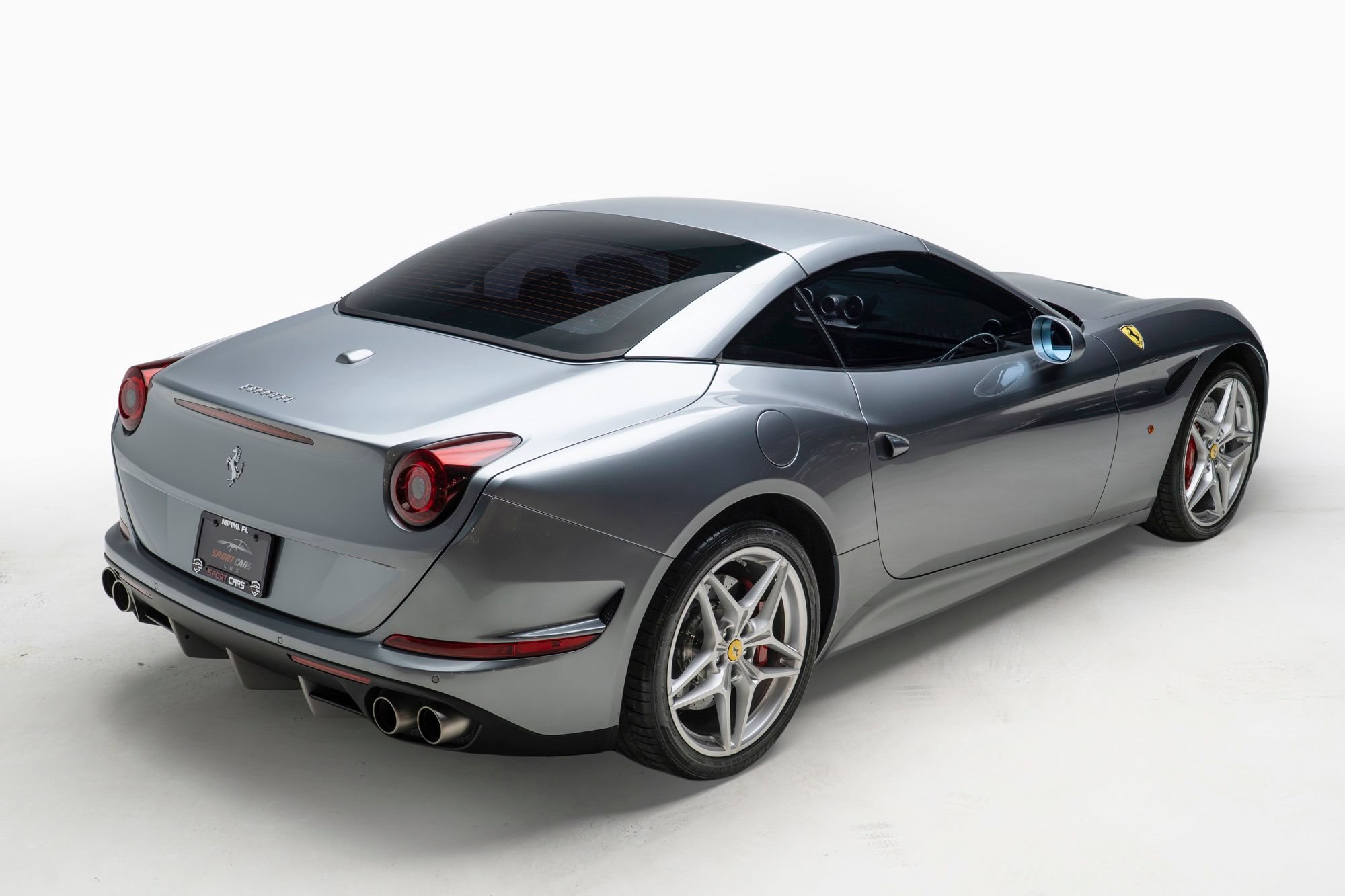 Used 2016 Ferrari California T RWD image 10
