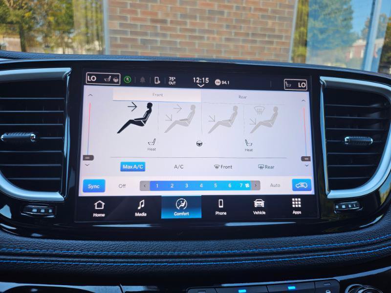 Used 2021 Chrysler Pacifica Touring-L FWD image 50