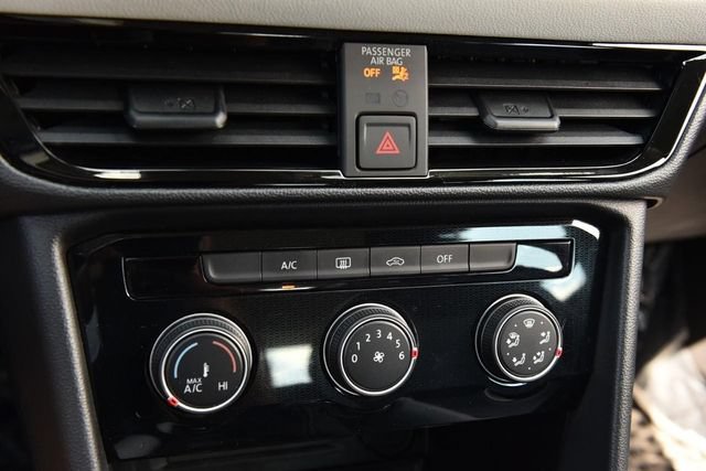 Certified 2025 Volkswagen Taos S FWD image 14