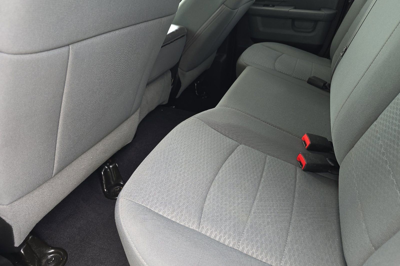 Used 2018 RAM 1500 Classic SLT AWD/4WD image 12