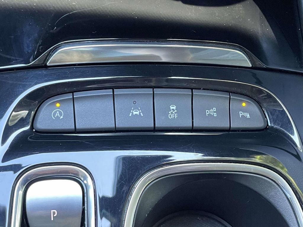 Used 2022 Buick Envision Avenir w/ Technology Package II FWD image 32