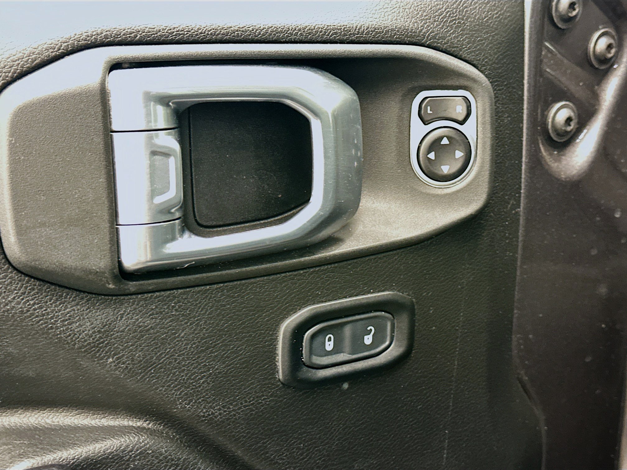 Used 2024 Jeep Wrangler Unlimited w/ Convenience Group AWD/4WD image 15