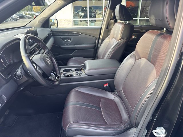 Certified 2025 Honda Pilot Black Edition image 20