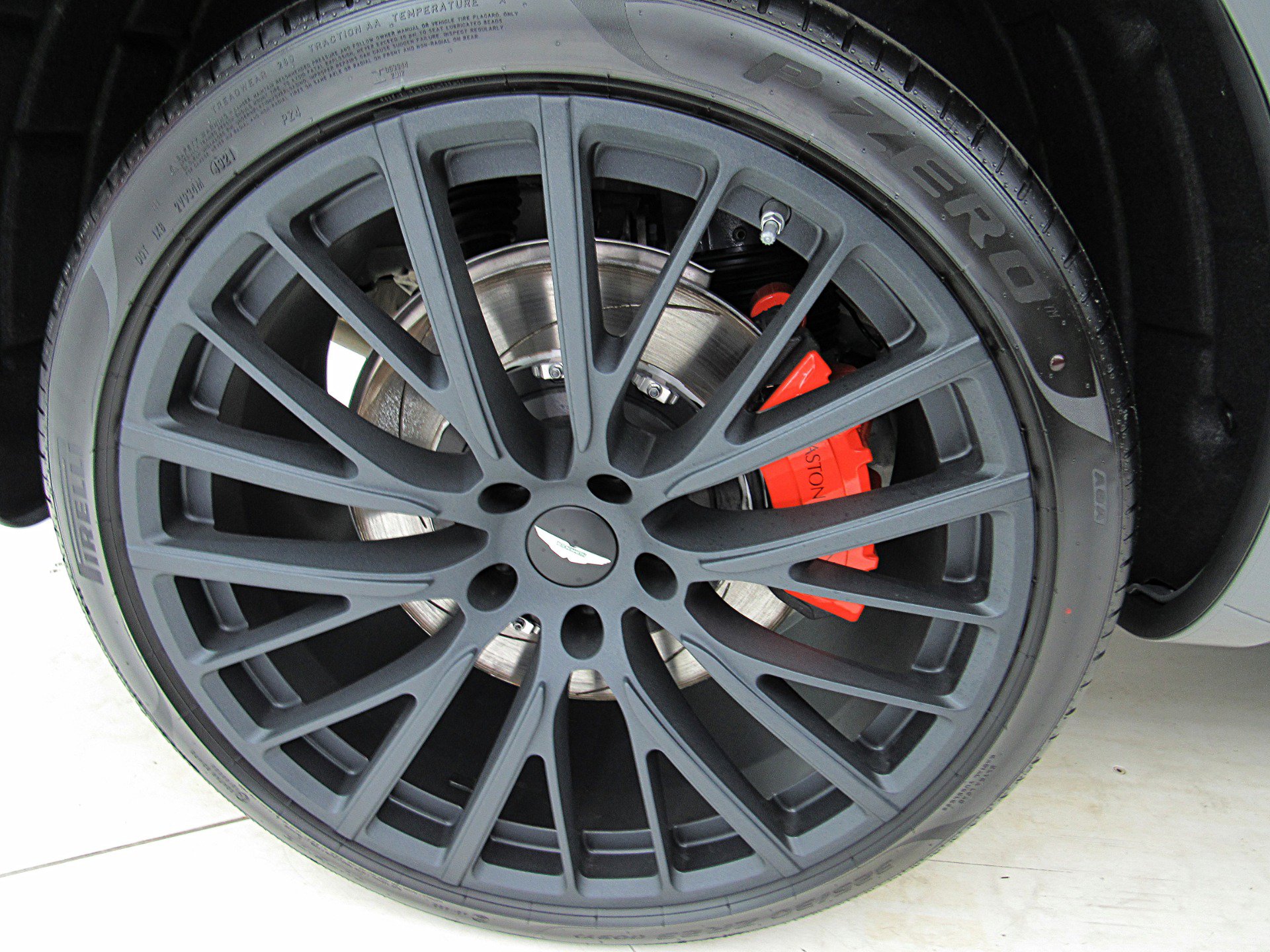 Used 2023 Aston Martin DBX AWD/4WD image 48