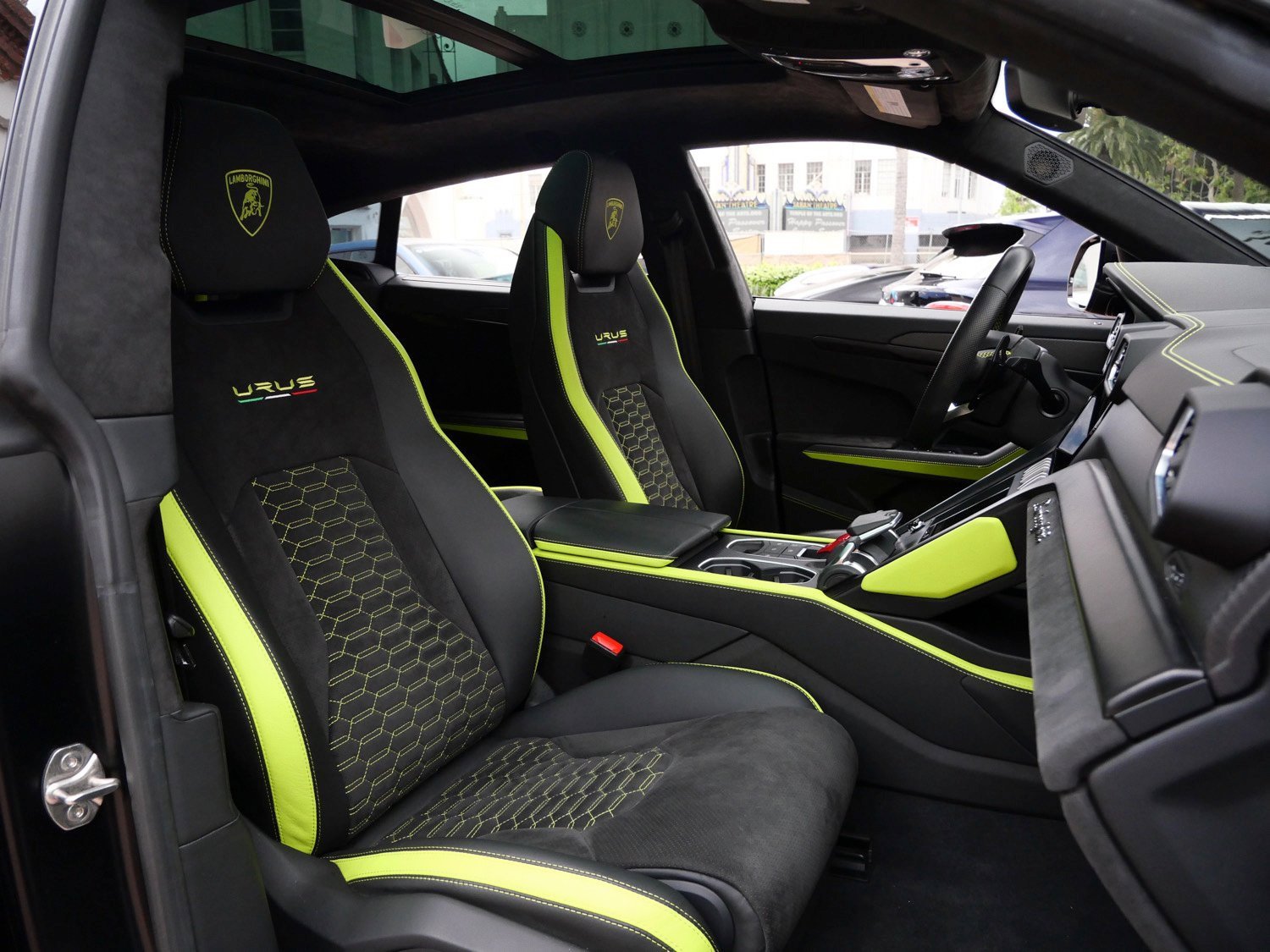 Used 2022 Lamborghini Urus image 8