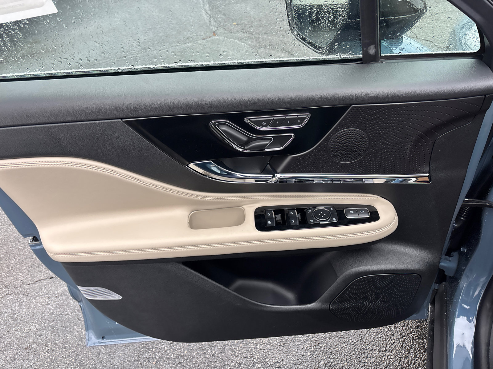 New 2026 Lincoln Corsair Reserve image 11