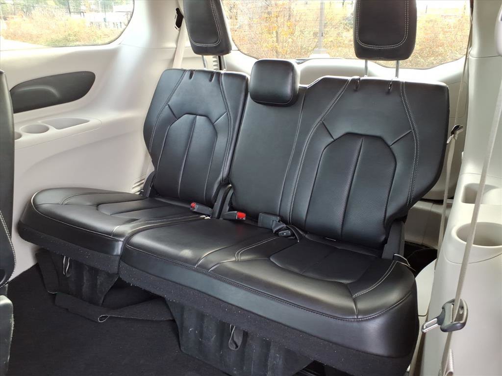 Used 2023 Chrysler Pacifica Touring-L image 24