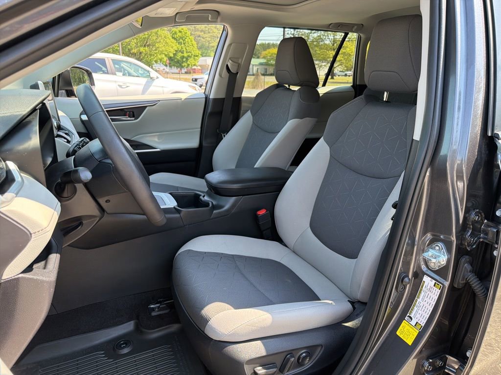 Used 2025 Toyota RAV4 XLE w/ Convenience Package AWD/4WD image 19