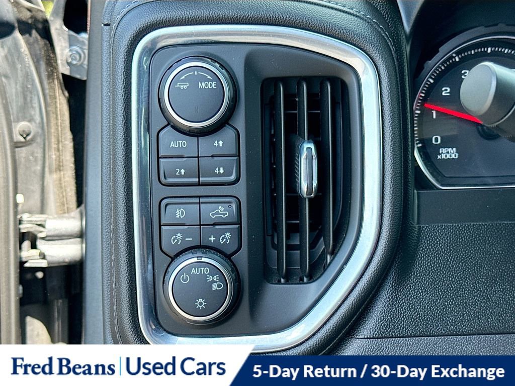 Used 2021 Chevrolet Silverado 1500 LT Trail Boss w/ LPO, Dark Essentials Package AWD/4WD image 12