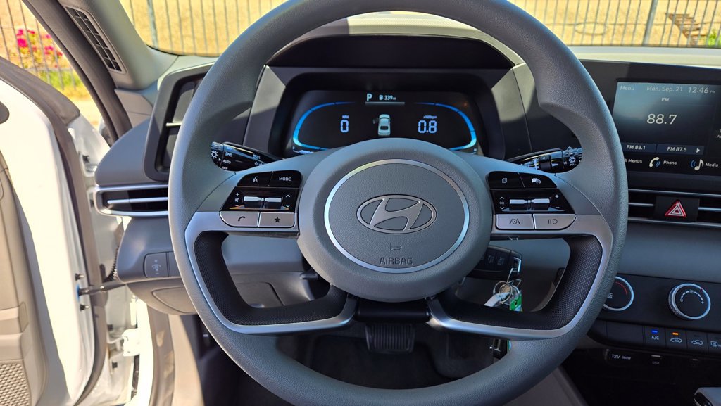 Used 2026 Hyundai Elantra SE FWD image 26