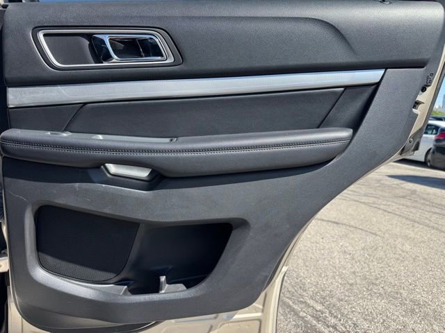 Used 2017 Ford Explorer XLT w/ Equipment Group 202A image 31