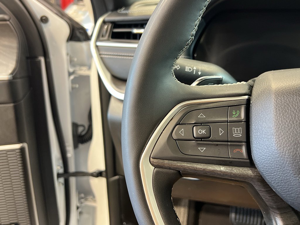 Used 2025 Jeep Grand Cherokee Limited w/ Luxury Tech Group II image 33
