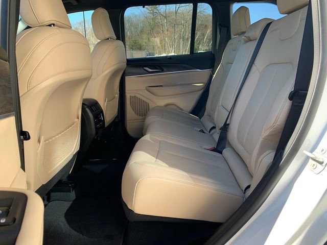 Used 2023 Jeep Grand Cherokee Limited w/ Luxury Tech Group II image 15