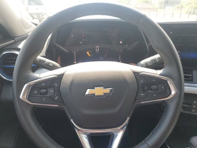 Used 2025 Chevrolet Trax LT w/ LT Convenience Package FWD image 21