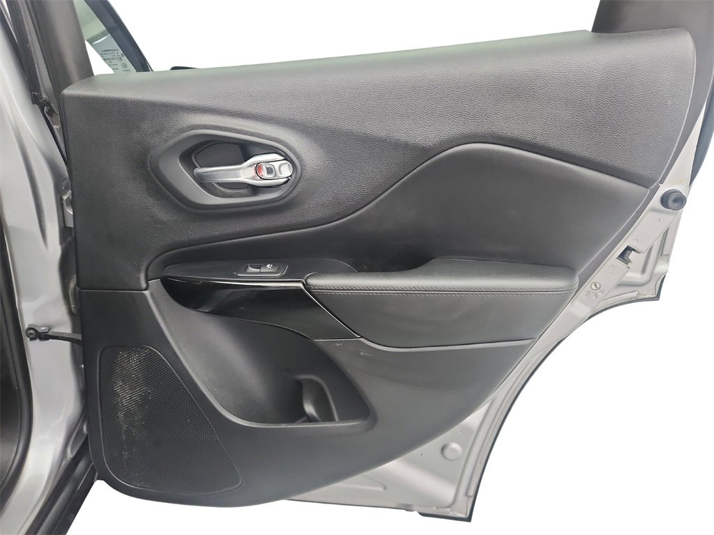 Used 2019 Jeep Cherokee Latitude Plus image 27