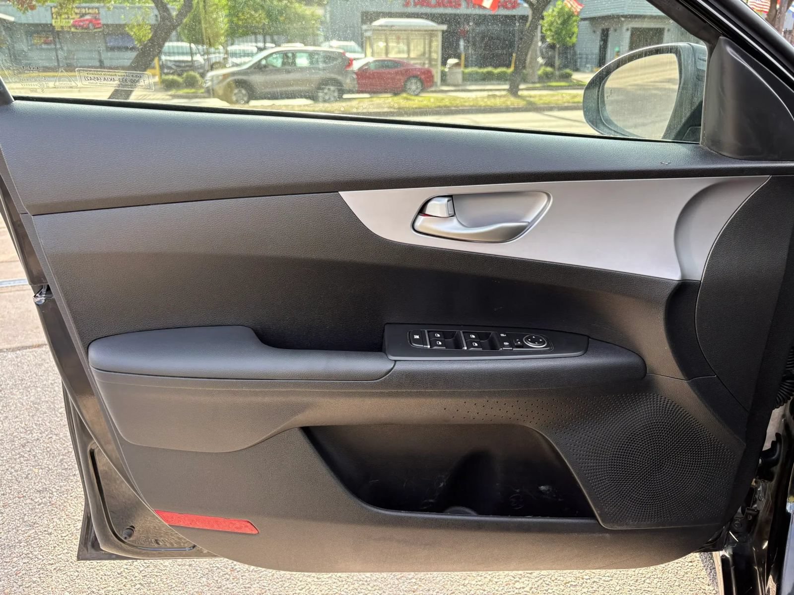 Used 2023 Kia Forte LXS w/ LXS Technology Package FWD image 6