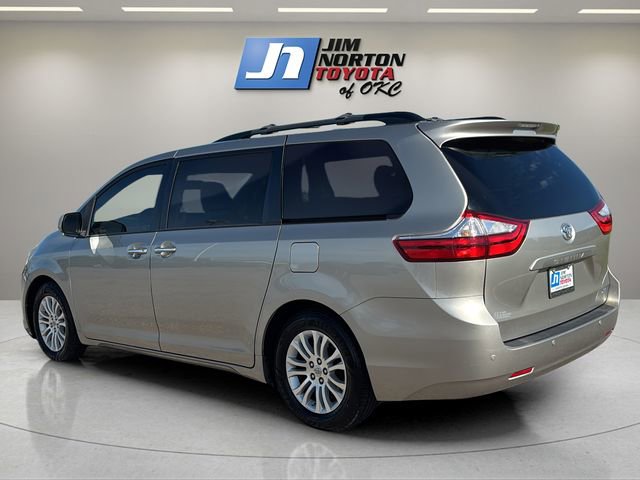 Used 2015 Toyota Sienna XLE w/ XLE Navigation Package image 7