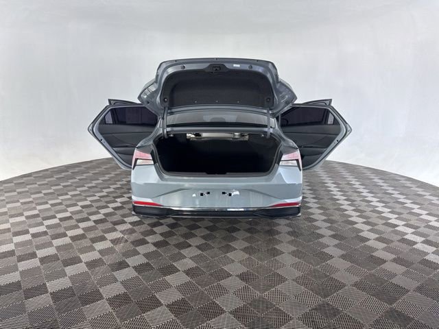 Used 2021 Hyundai Elantra Limited image 15