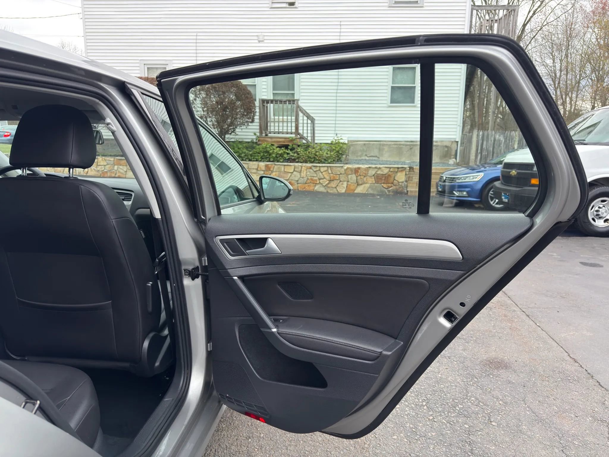 Used 2015 Volkswagen Golf TDI S FWD image 17