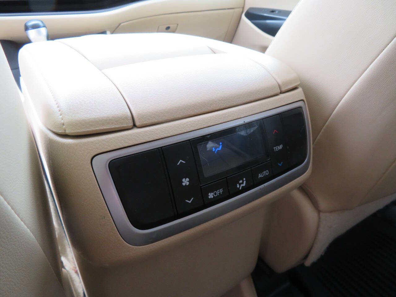 Used 2015 Toyota Highlander Limited image 24