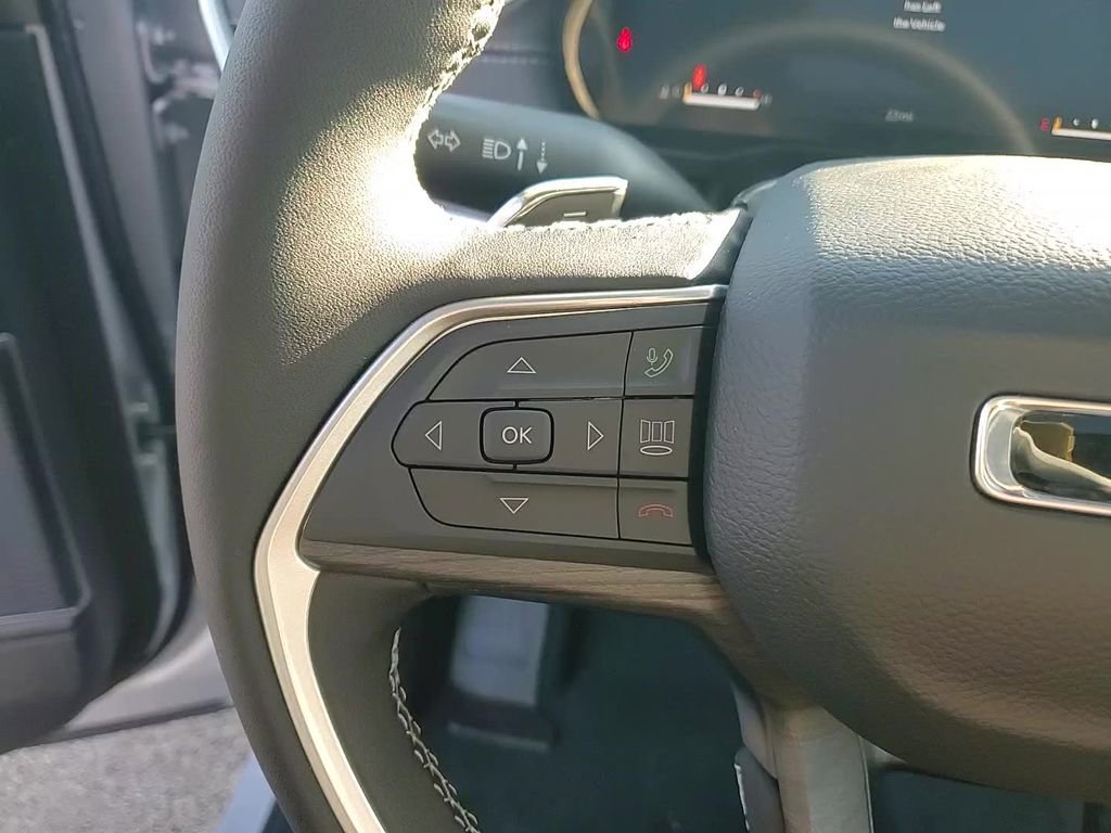 New 2025 Jeep Grand Cherokee Limited w/ Luxury Tech Group II image 14