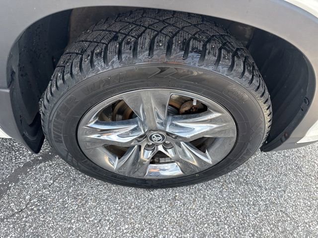 Used 2019 Toyota Highlander Limited Platinum AWD/4WD image 9