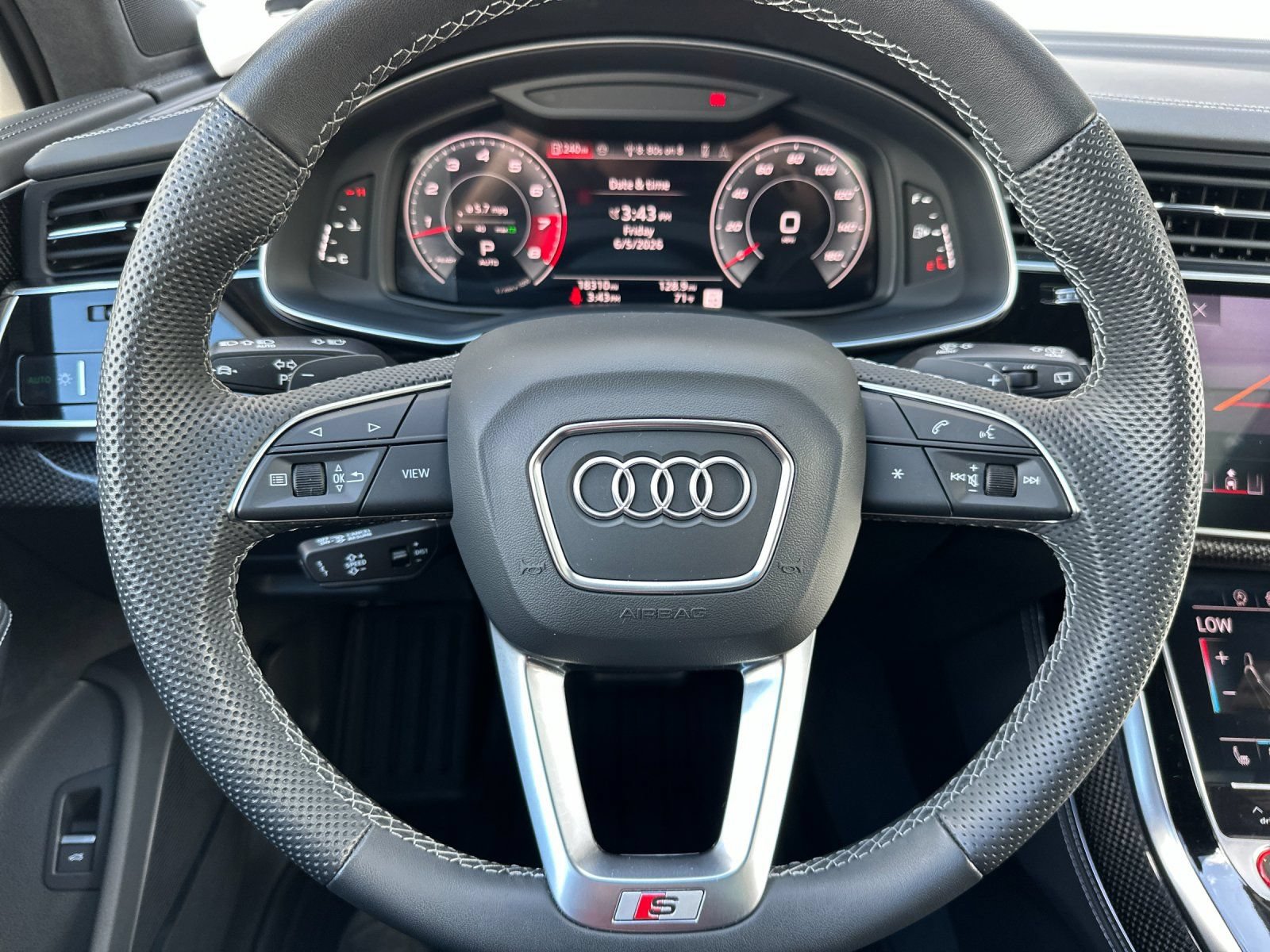 Used 2024 Audi SQ7 Prestige AWD/4WD image 27