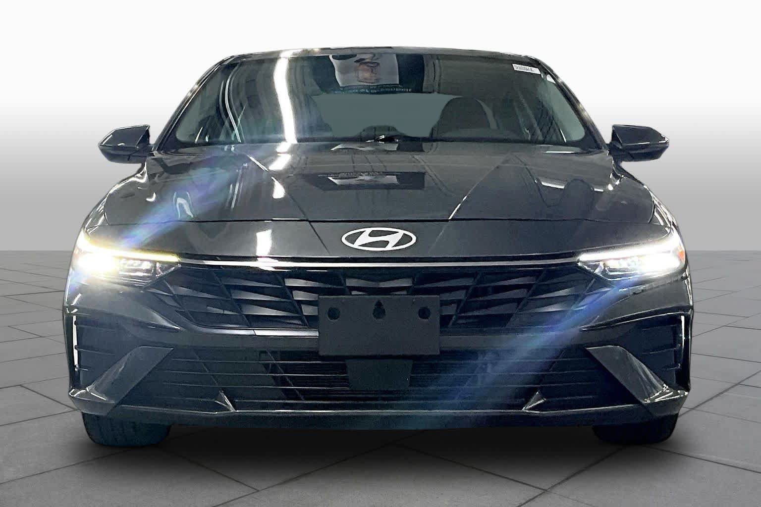 Used 2024 Hyundai Elantra Limited FWD image 4