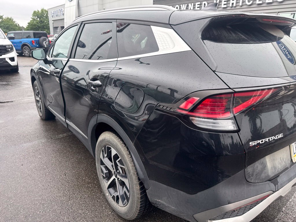 Used 2023 Kia Sportage EX AWD/4WD image 7