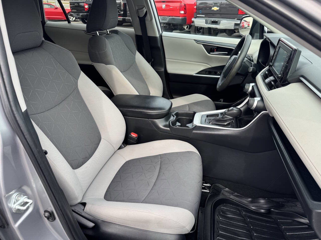 Used 2020 Toyota RAV4 XLE image 7