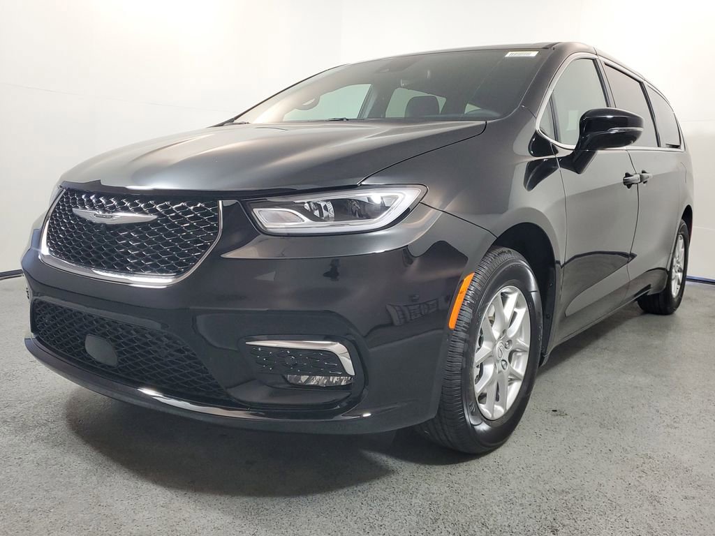 New 2026 Chrysler Pacifica Select image 3