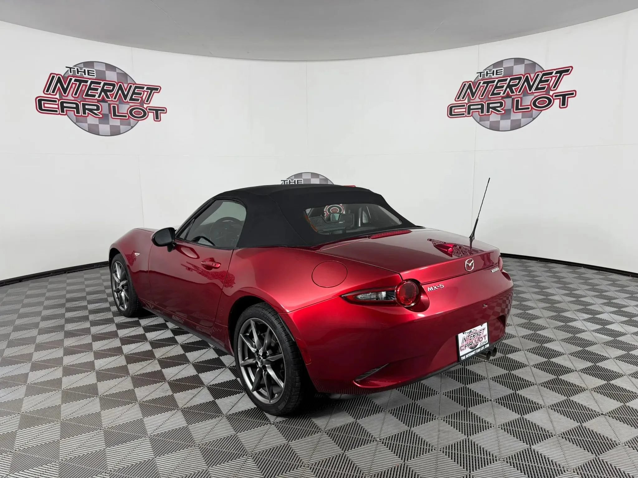 Used 2021 MAZDA MX-5 Miata Grand Touring RWD image 9